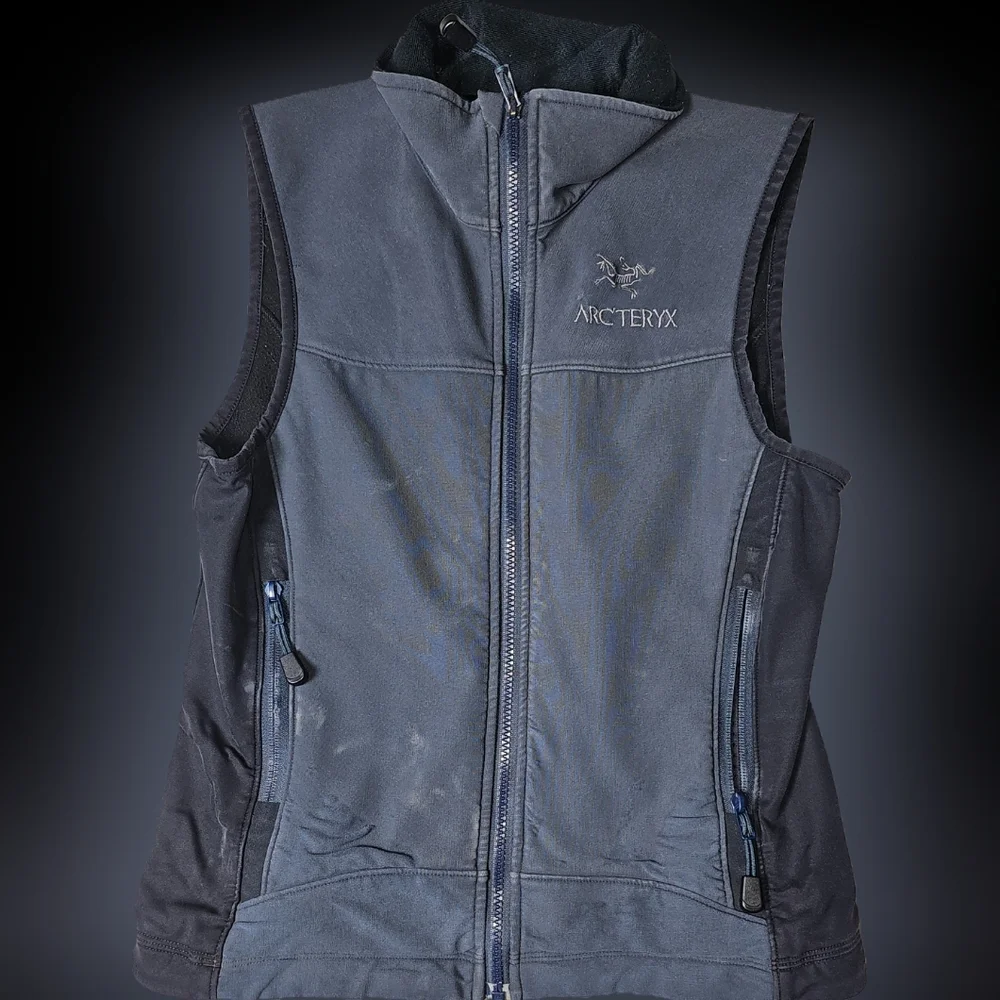 Arc'teryx Two-Tone Blue and Black Vest - Picture 3 of 14